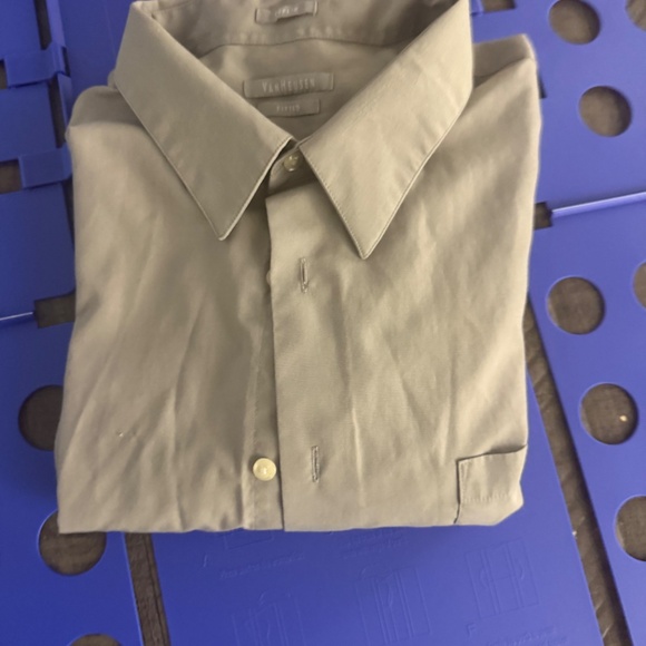 Van Heusen L/S Men’s Button Down - Picture 2 of 2